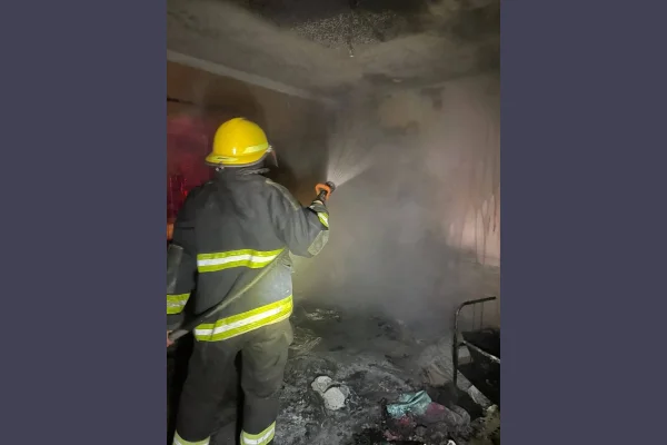 Incendio en una vivienda de Olta provocó daños totales