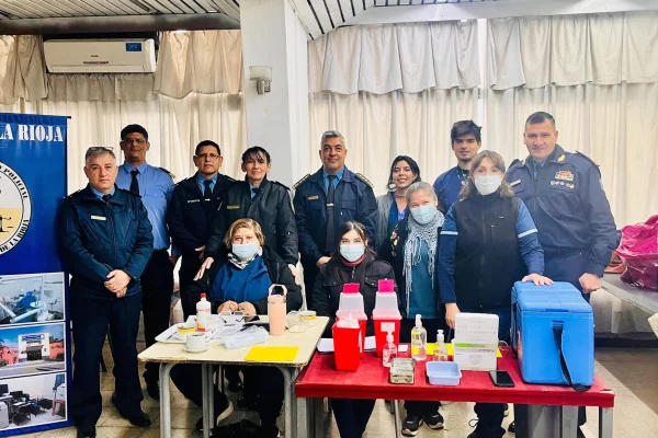 Vacunaron contra el dengue al personal policial de La Rioja