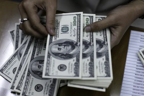 El dólar oficial sigue en alza y se ofreció en $1.245