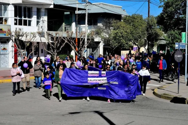 Chamical: vuelven a marchar para pedir justicia por el intento de femicidio de una docente