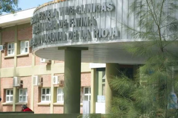Por la crisis económica, el hospital de la UNLaR quedó sin guardia ni terapia intensiva