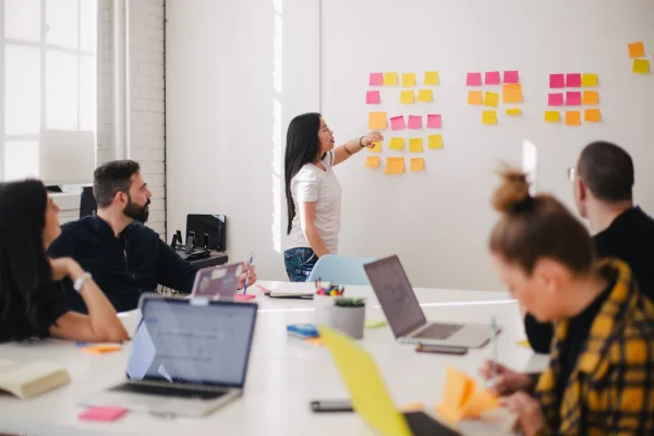 Estrategia de negocio: cómo construir una base sólida para crecer en el mundo digital
