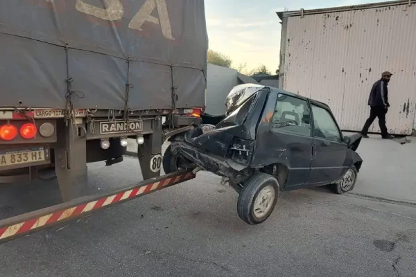 Impactante choque entre camión y camioneta en avenida Ramírez de Velazco