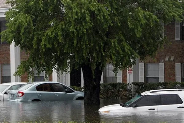 Devastadora tragedia en Texas: 13 muertos y 20 nenes desaparecidos