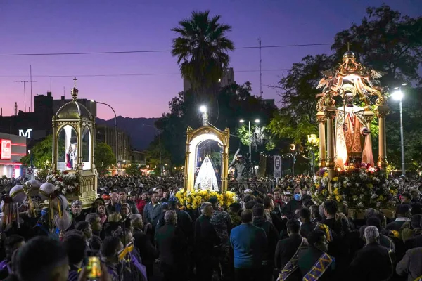 Miles de fieles en las patronales de San Nicolás