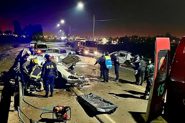 Un muerto y una bebé en grave estado tras triple choque frontal en Concordia