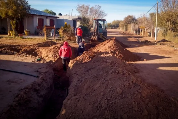 Renuevan red de agua en Los Palacios para garantizar servicios