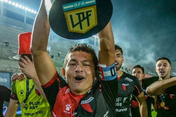 El Pulga Rodríguez suspendió su retiro y vuelve a Colón para salvarlo del descenso