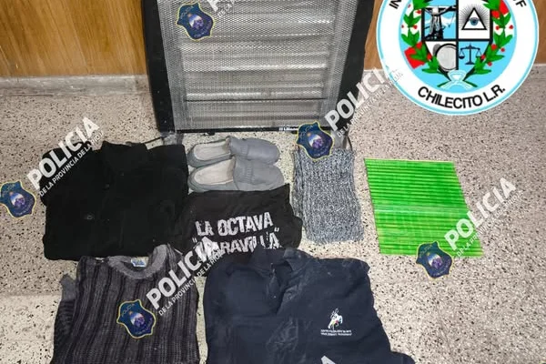 Una madre entregó a la policia objetos que su hijo llevó a su casa