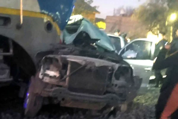 Una formación del tren San Martín chocó a una camioneta y una persona murió