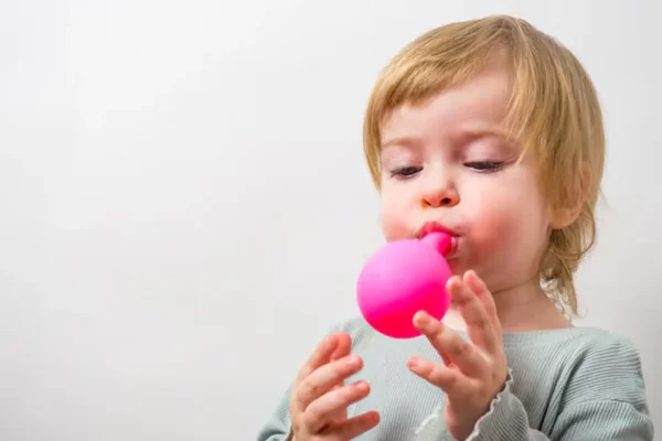Una niña de 7 años falleció asfixiada con un globo mientras jugaba en su casa en Tucumán