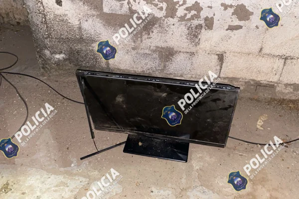 Una mujer intentó robar un televisor a su vecina, la descubrieron y se dio a la fuga