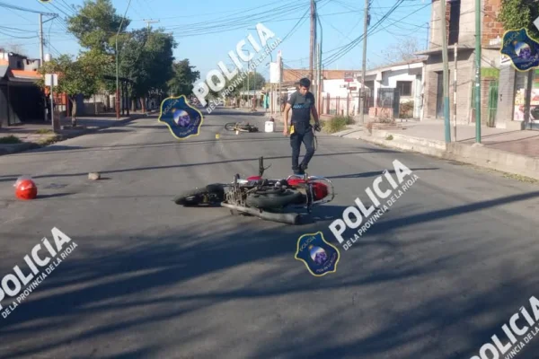 Dos motos chocaron de frente y ambos conductores sufrieron fracturas
