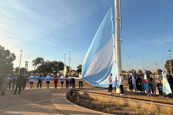 La Rioja desplegó la bandera argentina más grande del país en homenaje al 9 de Julio