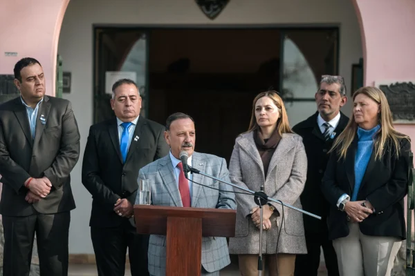 Quintela encabezó en Chuquis los actos oficiales por el 9 de Julio
