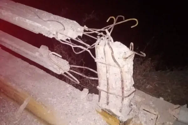 Conductor de un camión chocó contra el guadarail de ruta 141