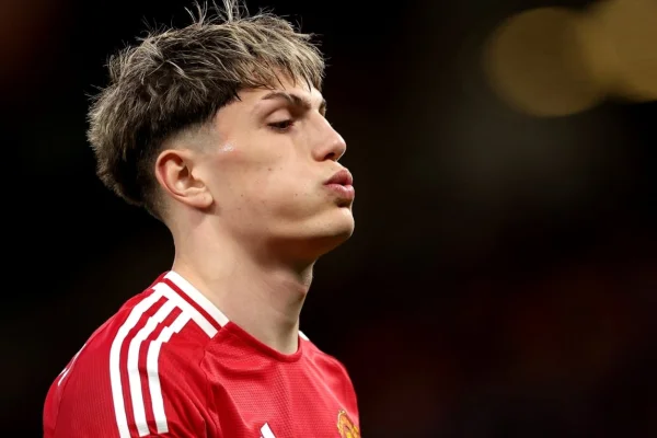 La determinante decisión que tomó el DT del Manchester United con Alejandro Garnacho