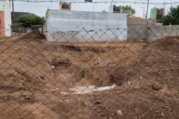 Hallan una fosa con más de 20 cadáveres cerca de un excentro clandestino