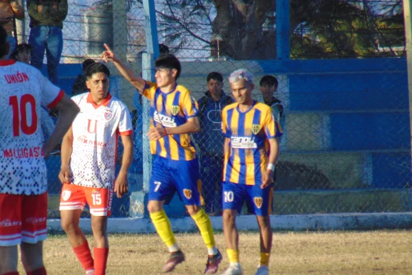 Defensores ganó y se mantiene en la cima de la Zona A