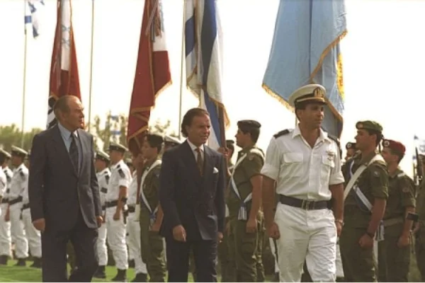 Carlos Menem, un hombre de estado que fue un actor… de la política mundial