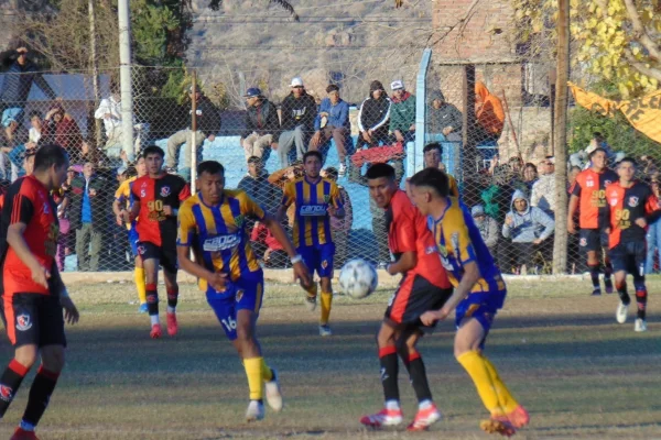 Defensores y Los Andes buscan afianzarse en la cima
