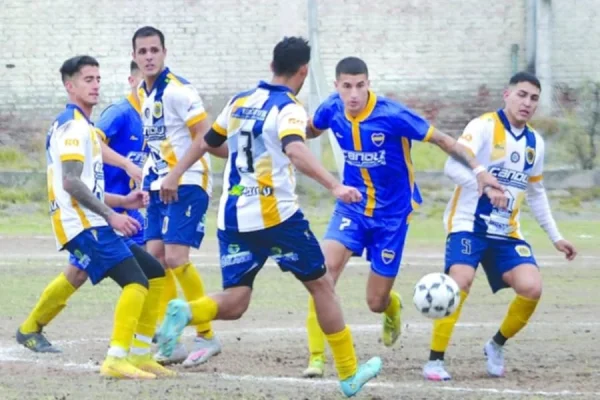Rioja Juniors y Defensores se enfrentan en el Estadio de Vargas