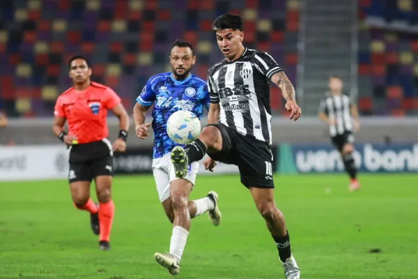 Central Córdoba empató con Cerro Largo de Uruguay en la ida de los playoffs