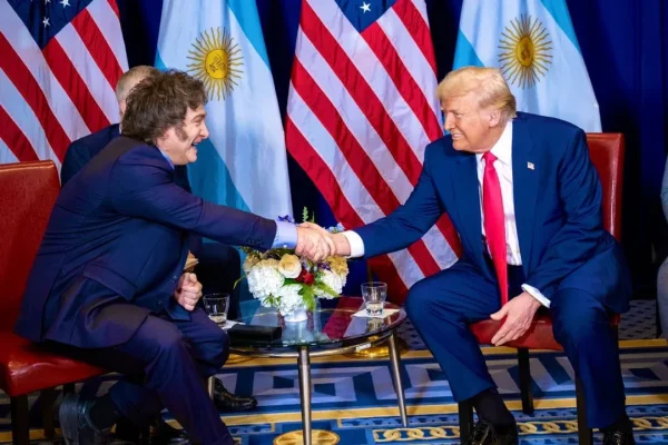 Trump apoya legalmente a la Argentina en el intento por suspender la entrega de acciones de YPF