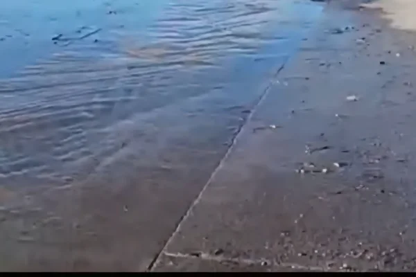 Una pérdida de agua afecta a más de 20 cuadras en la zona sur de la Capital
