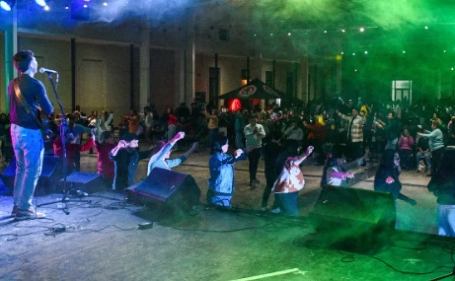 Se armó el bailongo. Mientras la música sonó en la nave central del Paseo Cultural.