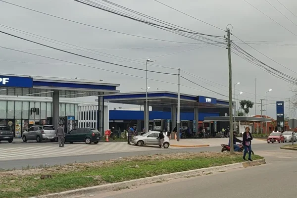 YPF subió los precios de la nafta en La Rioja: super $1.300 y premium cerca de $1.540