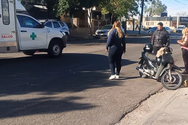 Dos heridos tras un siniestro vial en pleno centro