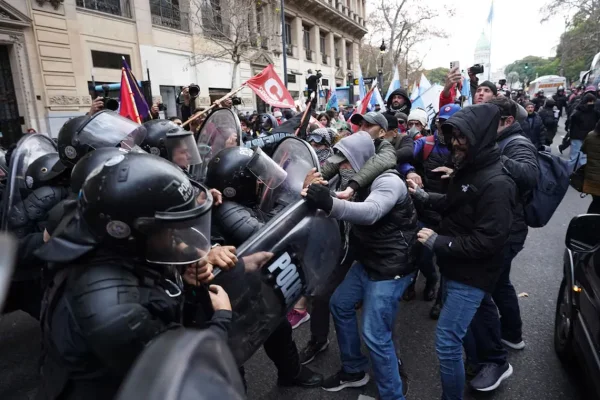Marcha de jubilados: nuevos incidentes entre los manifestantes y la policía