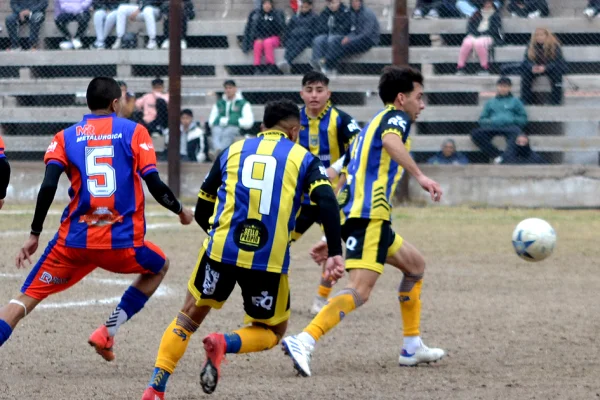 Defensores de la Boca fue más eficaz y goleó a San Lorenzo