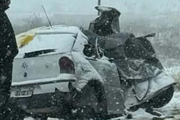 Cuatro mujeres murieron tras chocar de frente contra un camión en medio del temporal de nieve