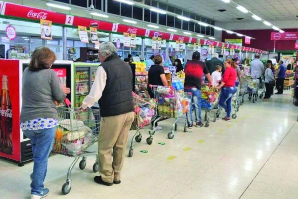 Analizan alternativas para abrir supermercados los domingos