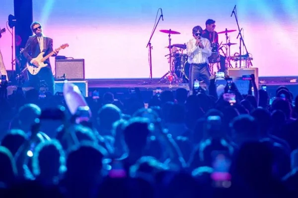 Turf copó y brilló a puro rock en la penúltima noche del Poncho