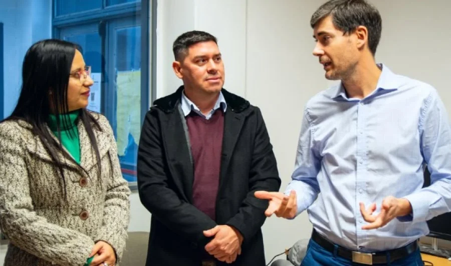 Recibiendo a OBEMA S.A.. La rectora, Natalia Albarez Gómez, junto al equipo de gestión, recibieron a Martín Roldán y Crescencio Bottiglieri.