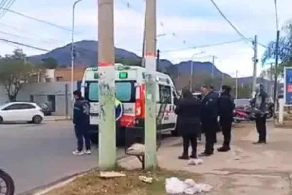 Una menor se desmayó frente a una Escuela en Capital