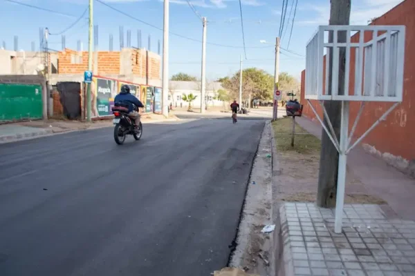 Reasfaltaron la calle Ecuador en la zona Oeste de Capital