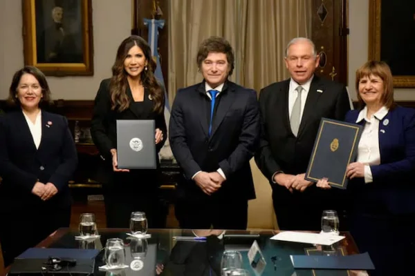 Milei firmó el acuerdo para que argentinos ingresen sin visa a Estados Unidos