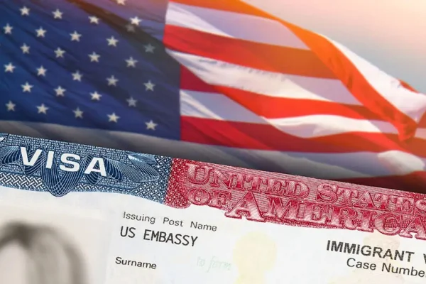 Viajar a Estados Unidos sin visa: cómo es el programa que negocia la Argentina y qué países lo tienen