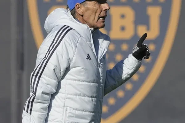 Boca: internas, amenazas, ultimátum a Russo y nombres de futuros técnicos