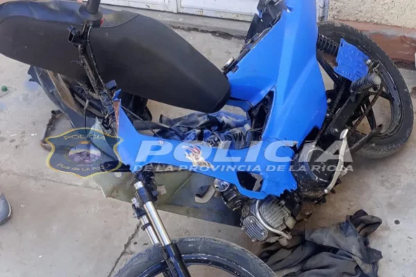 La policia secuestró motopartes y una motocicleta
