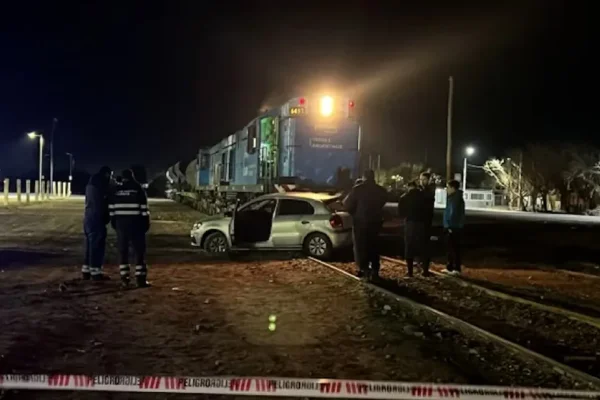 Accidente y milagro en San Juan: una mujer de 74 años fue atropellada por un tren y sobrevivió