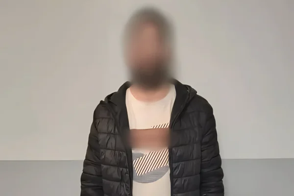 Estaba prófugo en Alemania por abusar de su hija de 10 años: lo extraditaron y ya está en el país