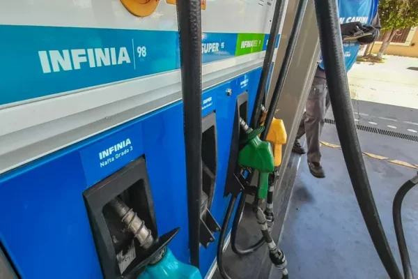Por qué YPF no actualizará esta noche el valor de sus combustibles