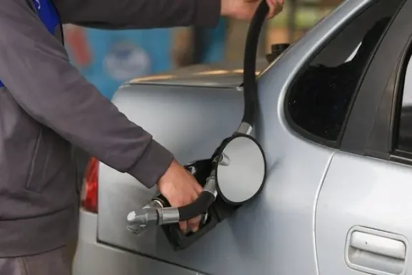 Desde hoy aumenta la nafta y el gasoil