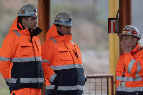 Derrumbe en una mina de cobre en Chile: un hombre murió y cinco trabajadores quedaron atrapados