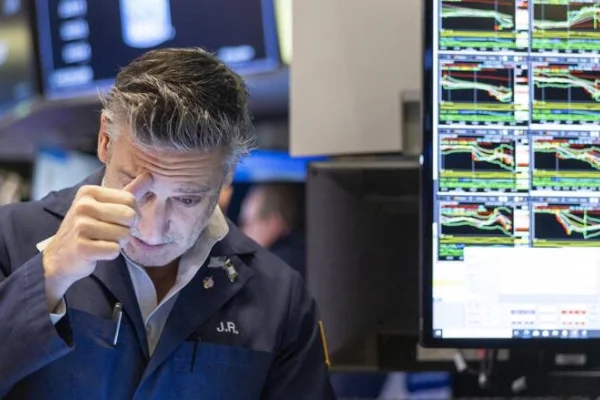 Mal día en Wall Street: cerró en rojo en medio de los aranceles de Donald Trump y el aumento del desempleo en EEUU